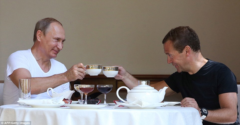 Putin and Medvedev working out, grilling meet and sipping tea in Sochi (+Photo Gallery) geotv.ge